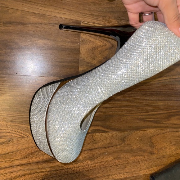 Sliver heels! - Picture 2 of 2